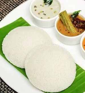 Idli with sambar and chutney